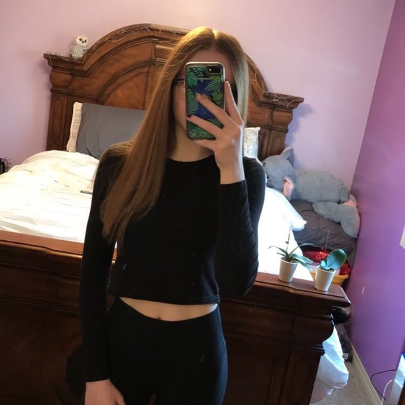 🍒3 for $12 - H&M Black Long Sleeve - Picture 4 of 4